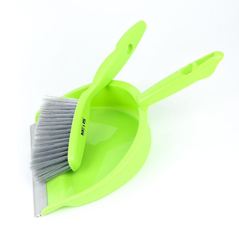 dustpan and brush - 8052